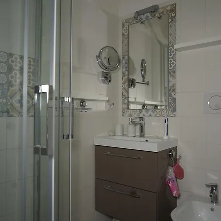 Flora House * Roma